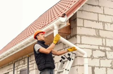 Pose et remplacement de gouttières à Logron